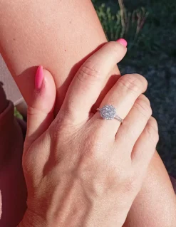 GOLAY collezione Classic "FIORE" anello oro bianco e diamanti ct. 0.68 - ACT004DI1